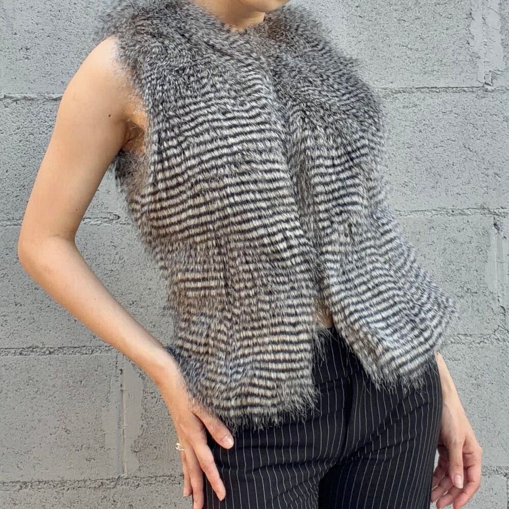 Grey Striped Pattern Faux Fur Vest Size XS-S